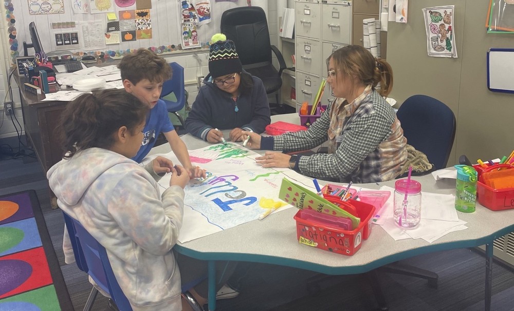 Students learning about jellyfish